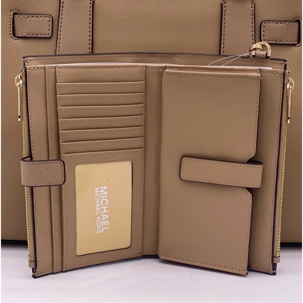 Michael Kors Hamilton
Medium Satchel and
Wallet Set Camel - Picture 6 of 13